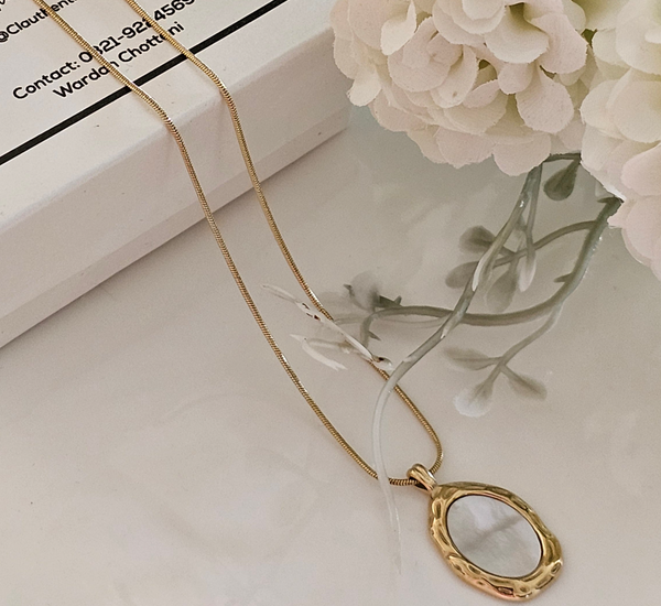Oval mirror style necklace