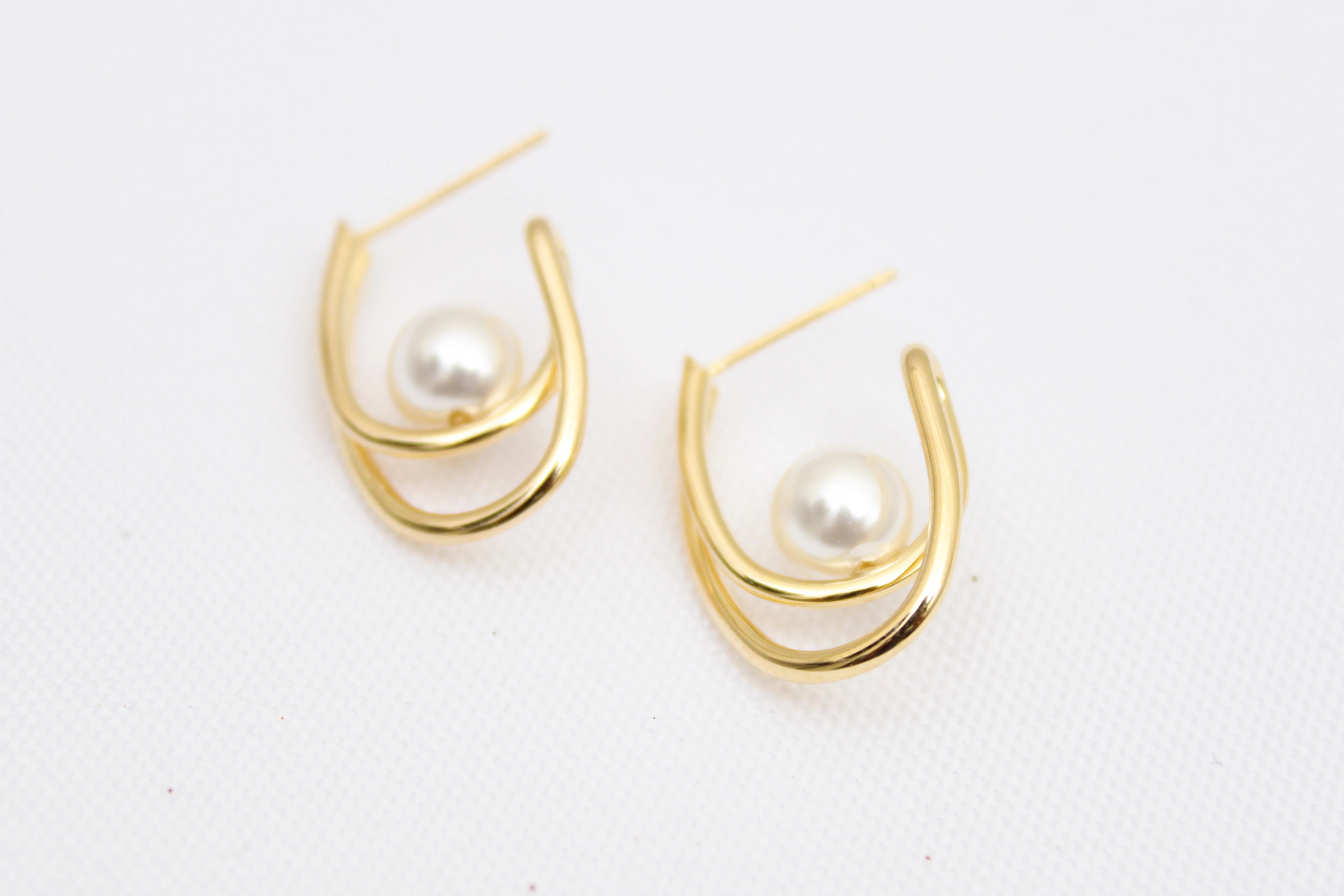 Oval hoops with pearl