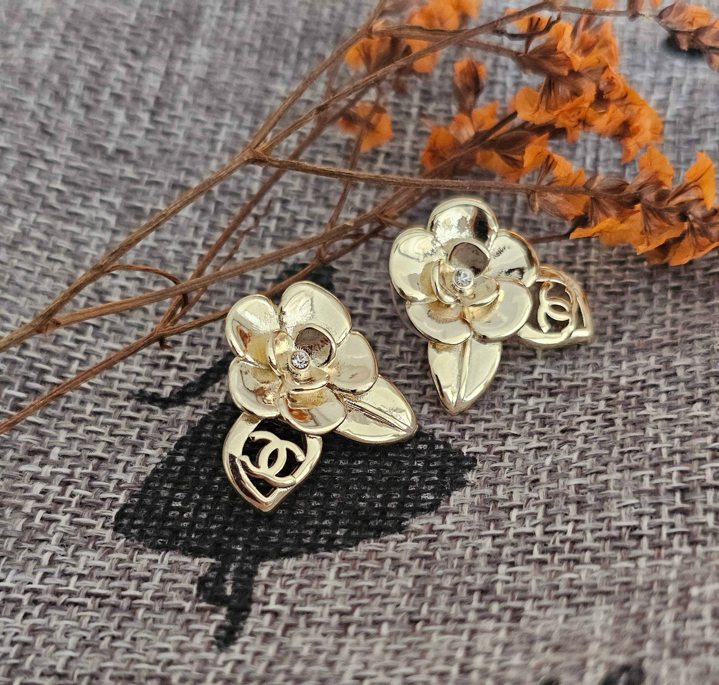 Chanel gold/flower tops - Clauthentic By Wardah