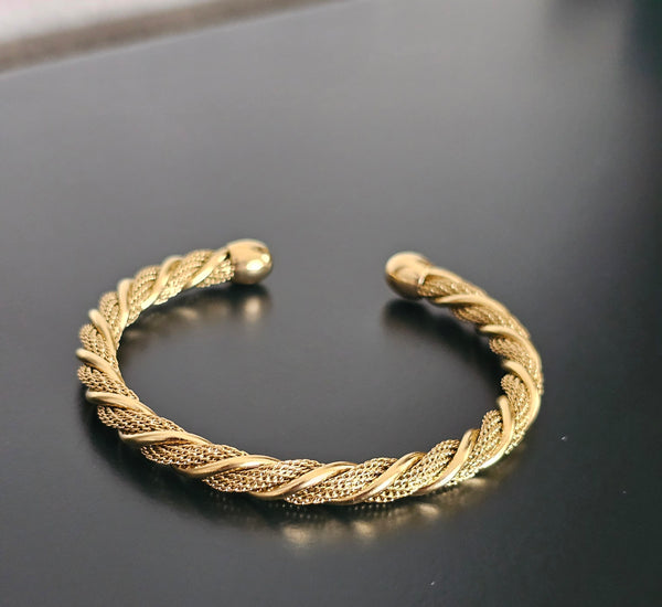Twisted cuff bangle - Clauthentic By Wardah