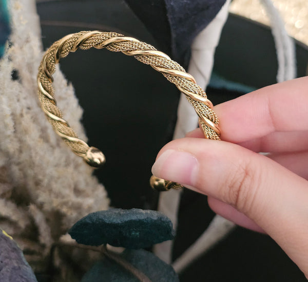 Twisted cuff bangle - Clauthentic By Wardah