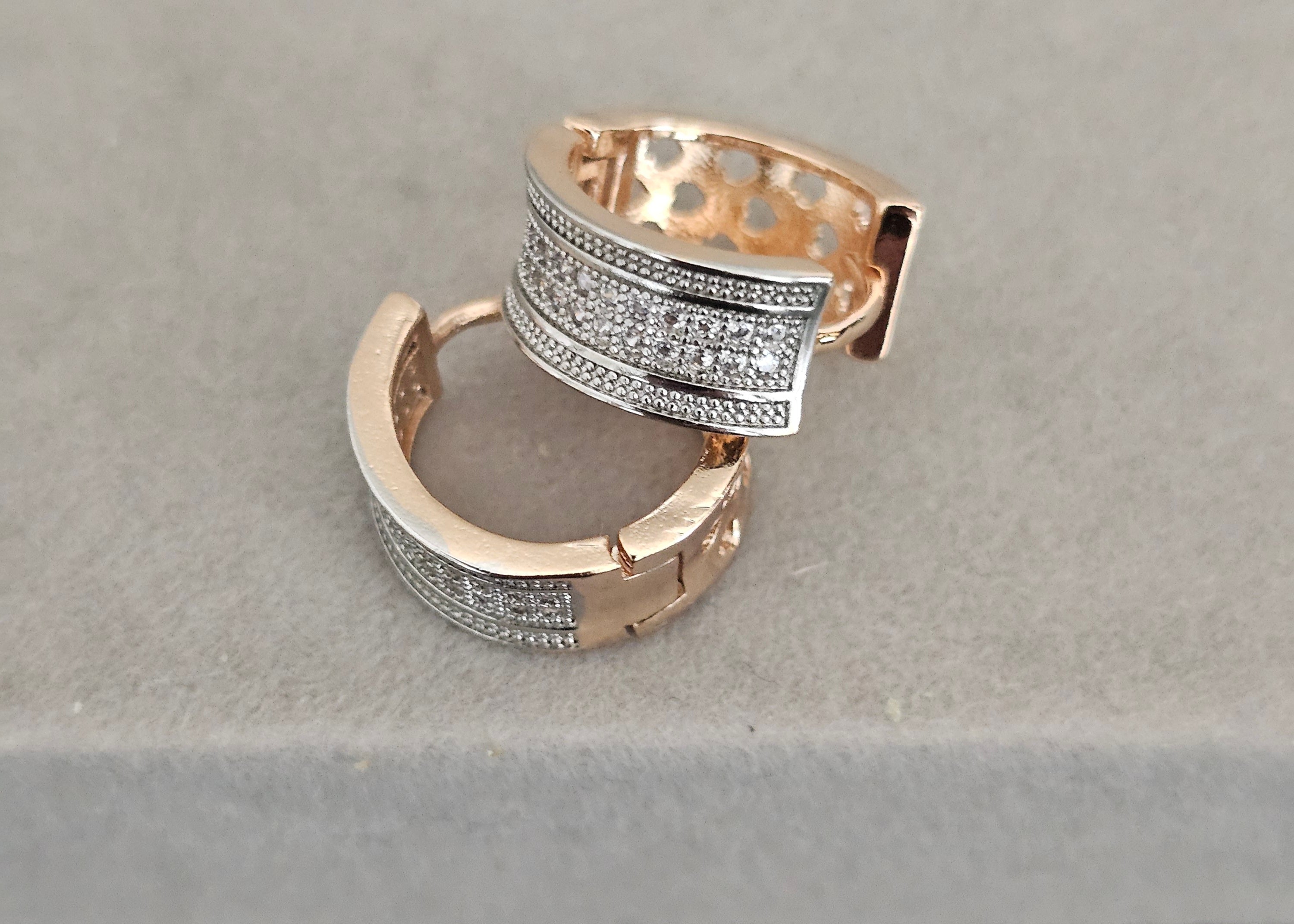 Round hoops engraved zircons - Clauthentic By Wardah