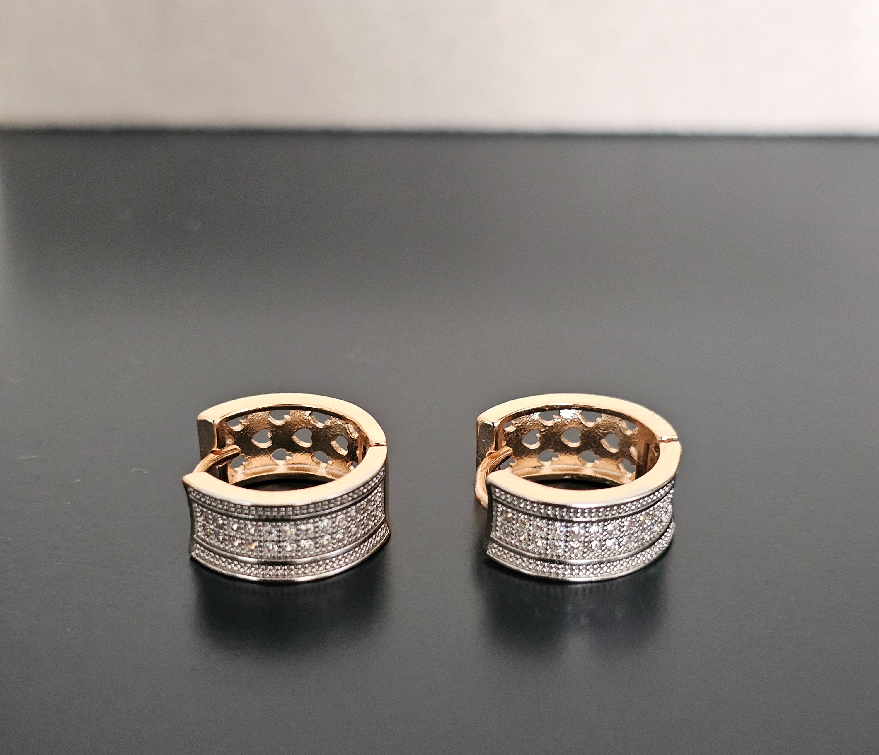 Round hoops engraved zircons - Clauthentic By Wardah