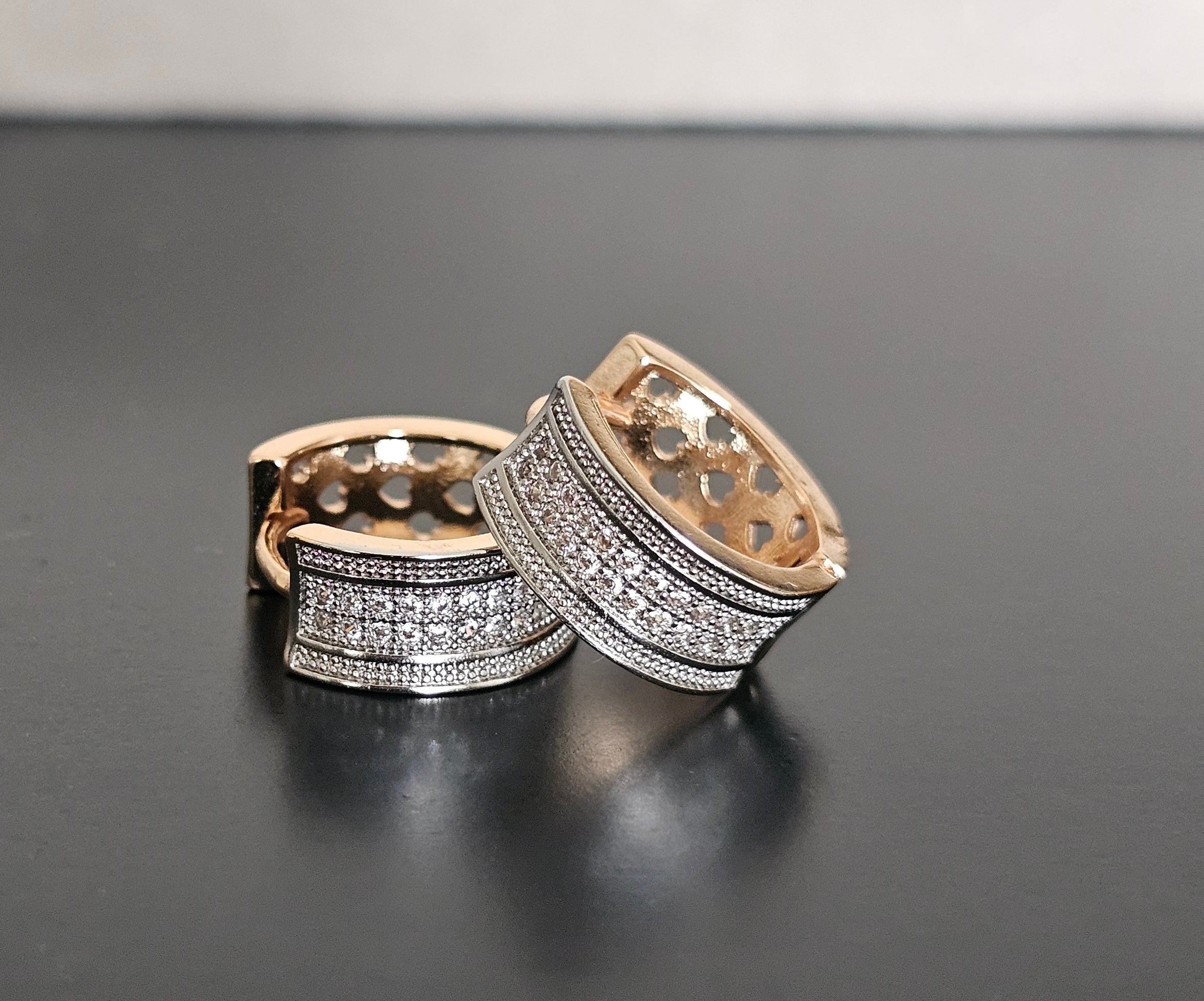 Round hoops engraved zircons - Clauthentic By Wardah