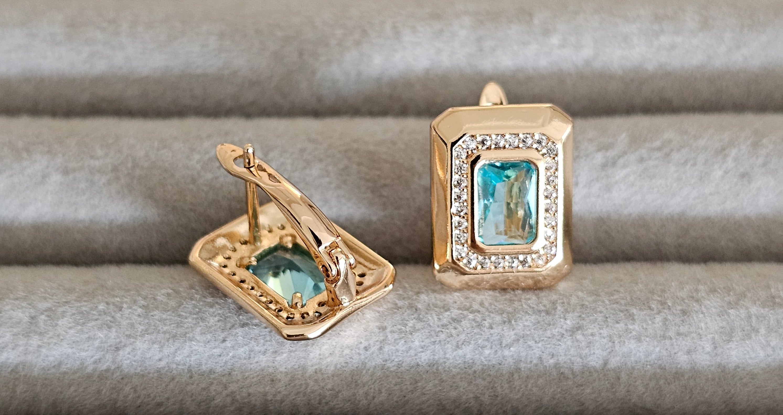 Turquoise square tops