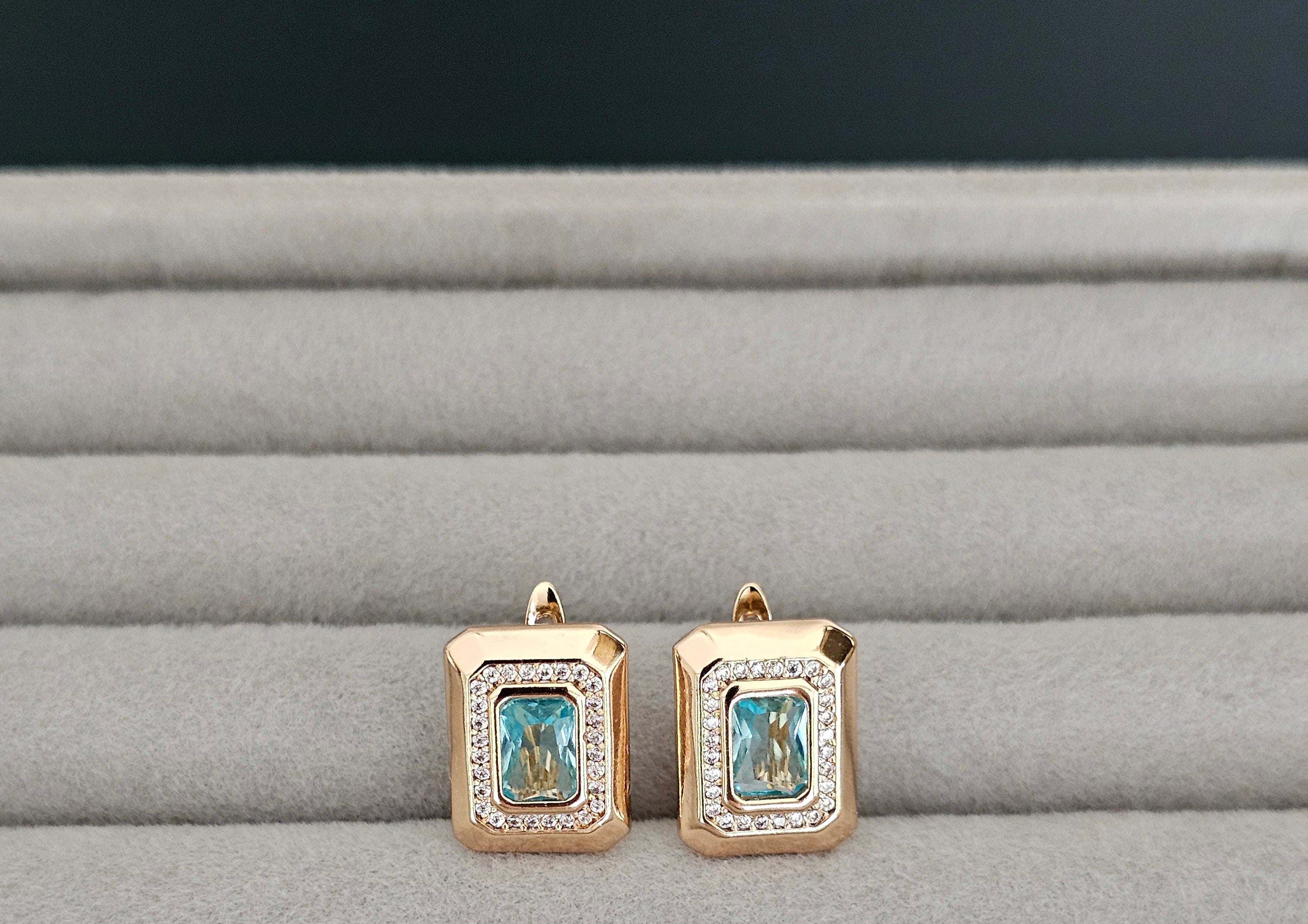 Turquoise square tops