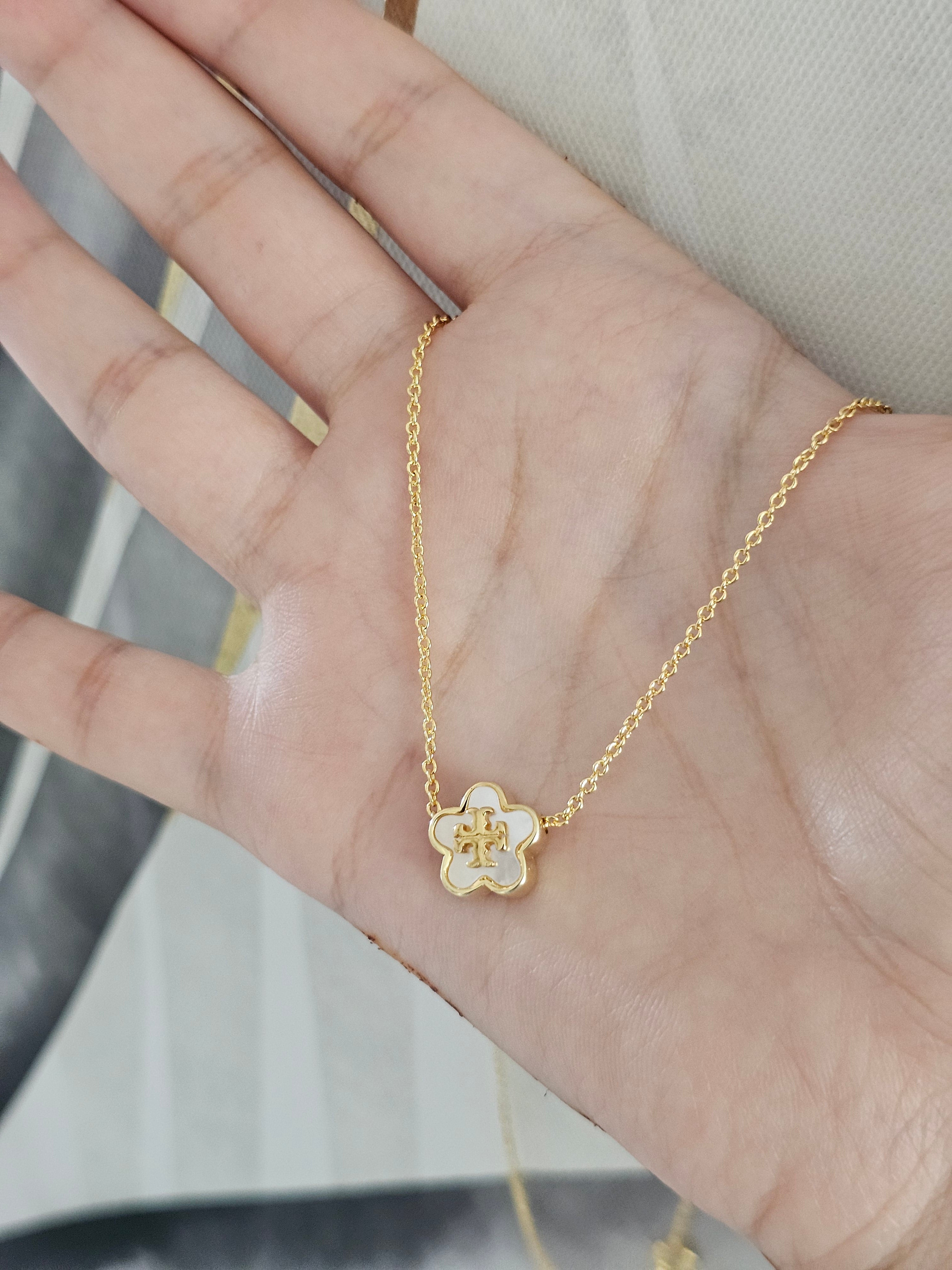 Tory flower/ pearl necklace