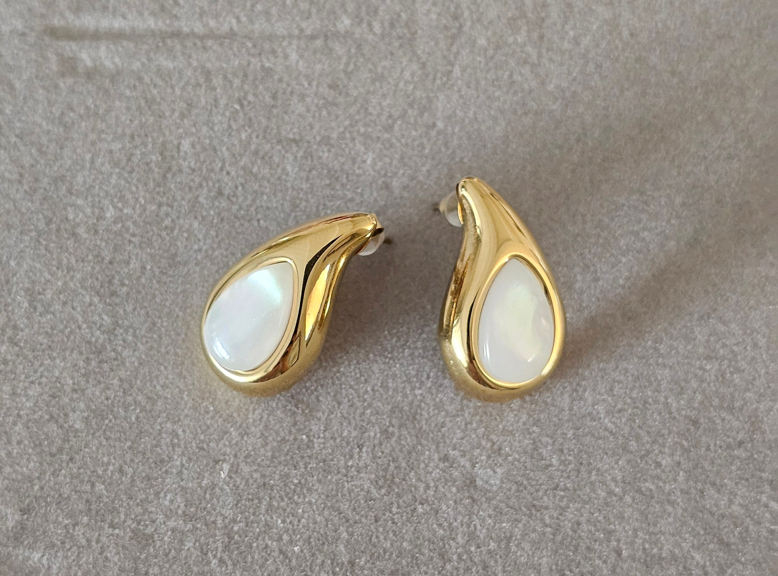 Almond pearl tops
