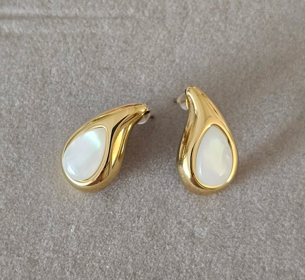 Almond pearl tops