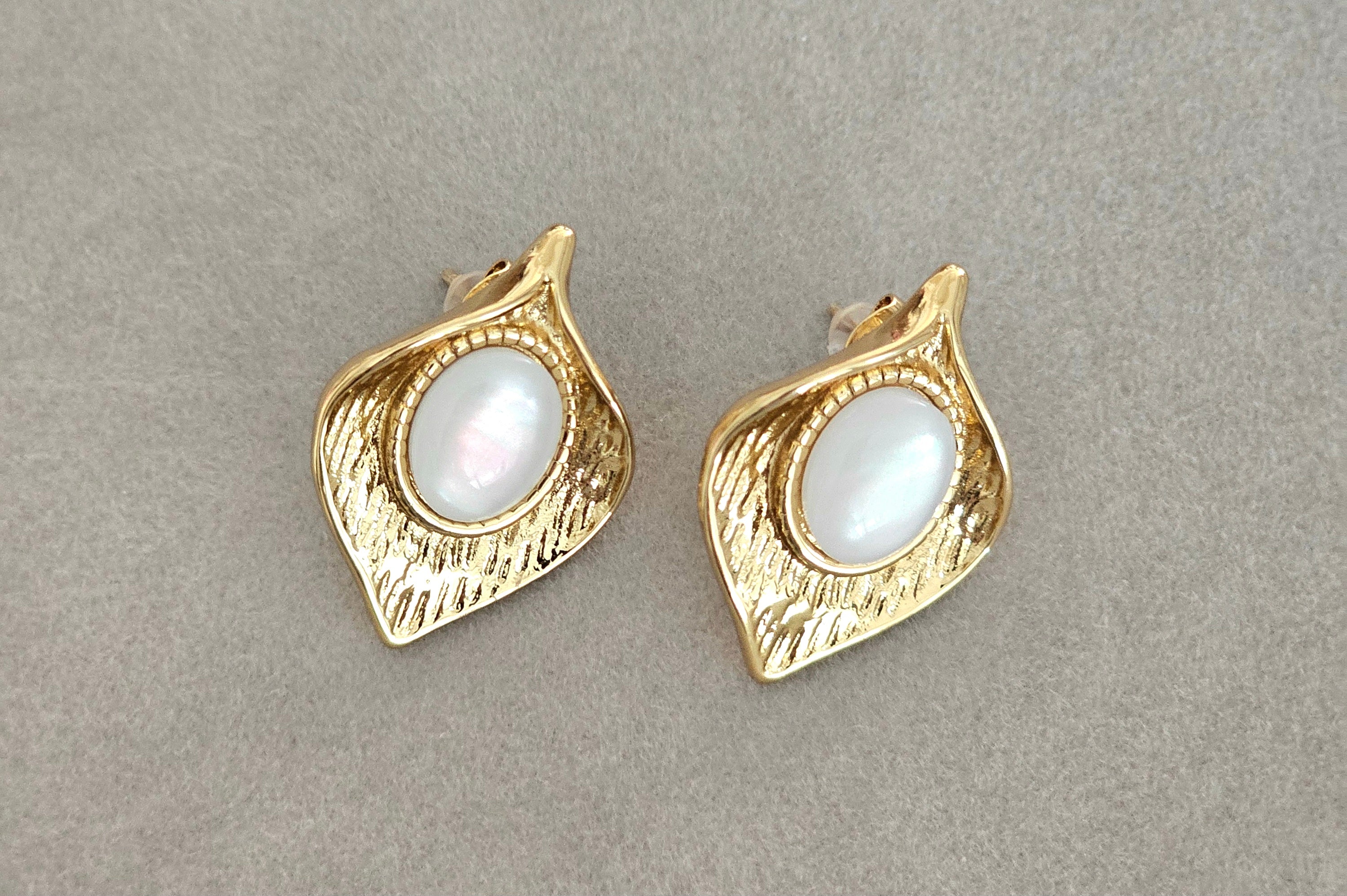 Leaf pearl tops