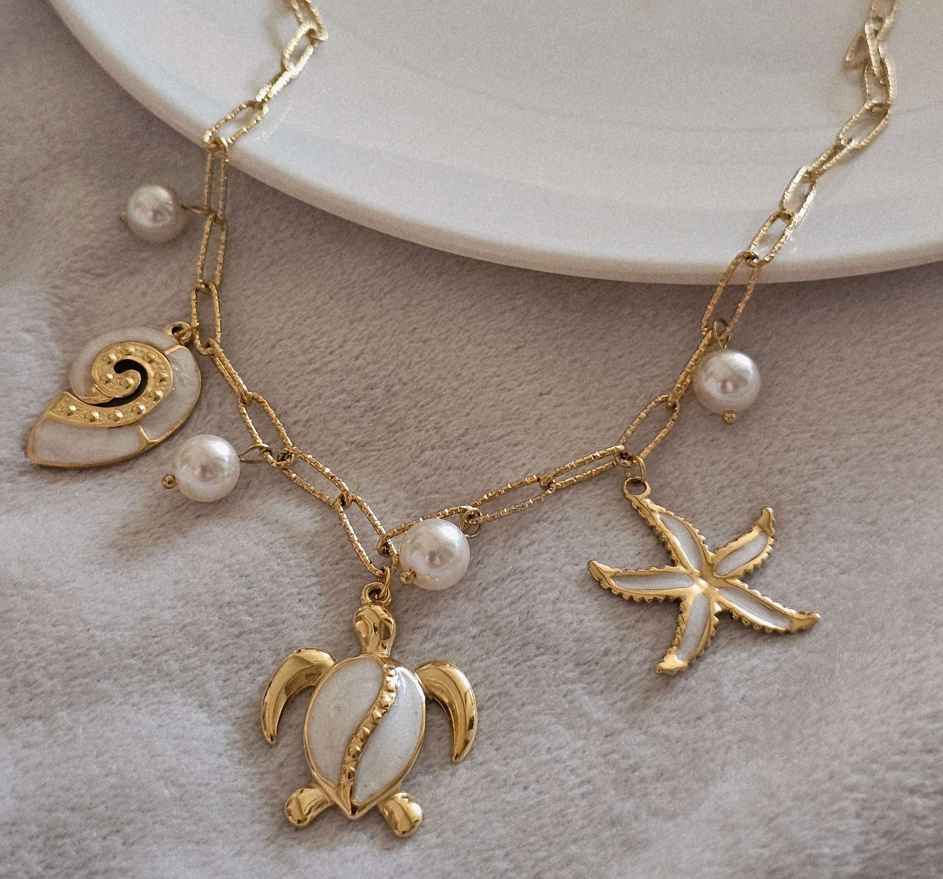 White marble shell necklace