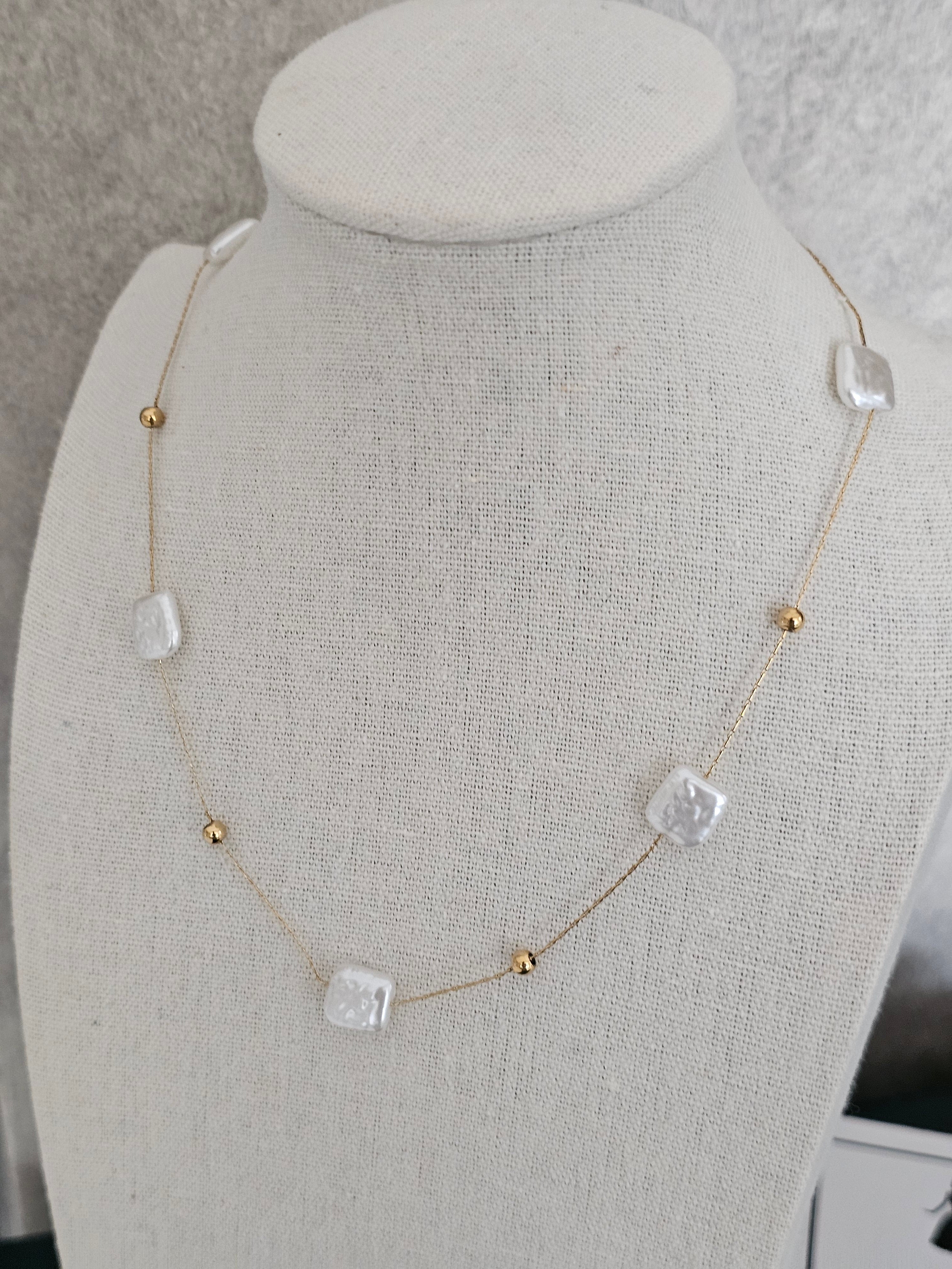 Single lined square pearl necklace