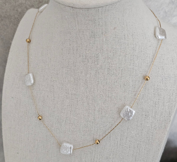 Single lined square pearl necklace