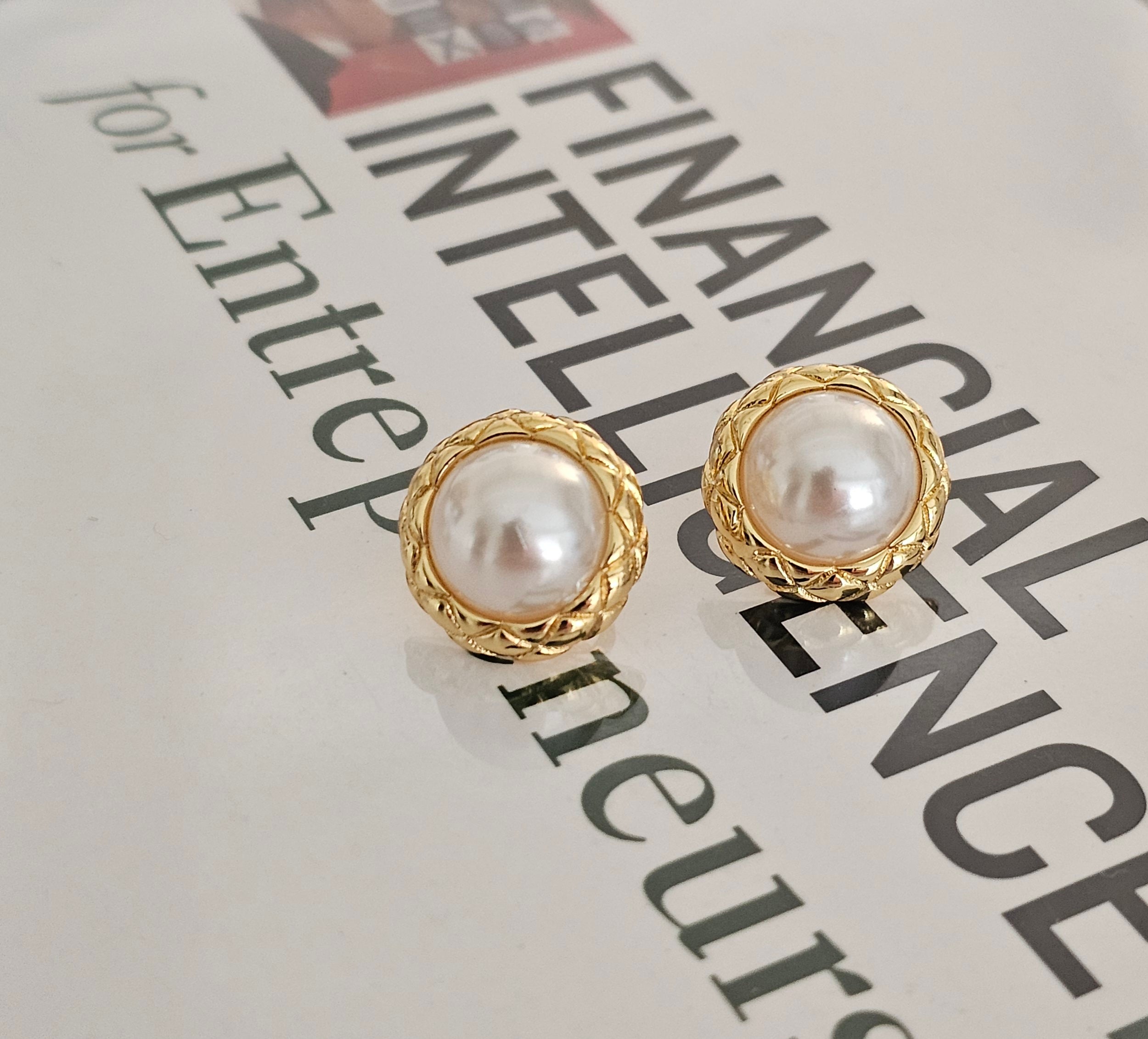 Celine 3d cut pearl tops