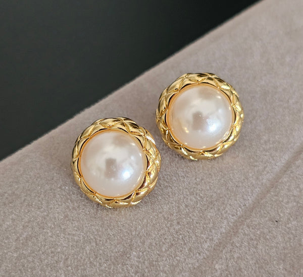 Celine 3d cut pearl tops