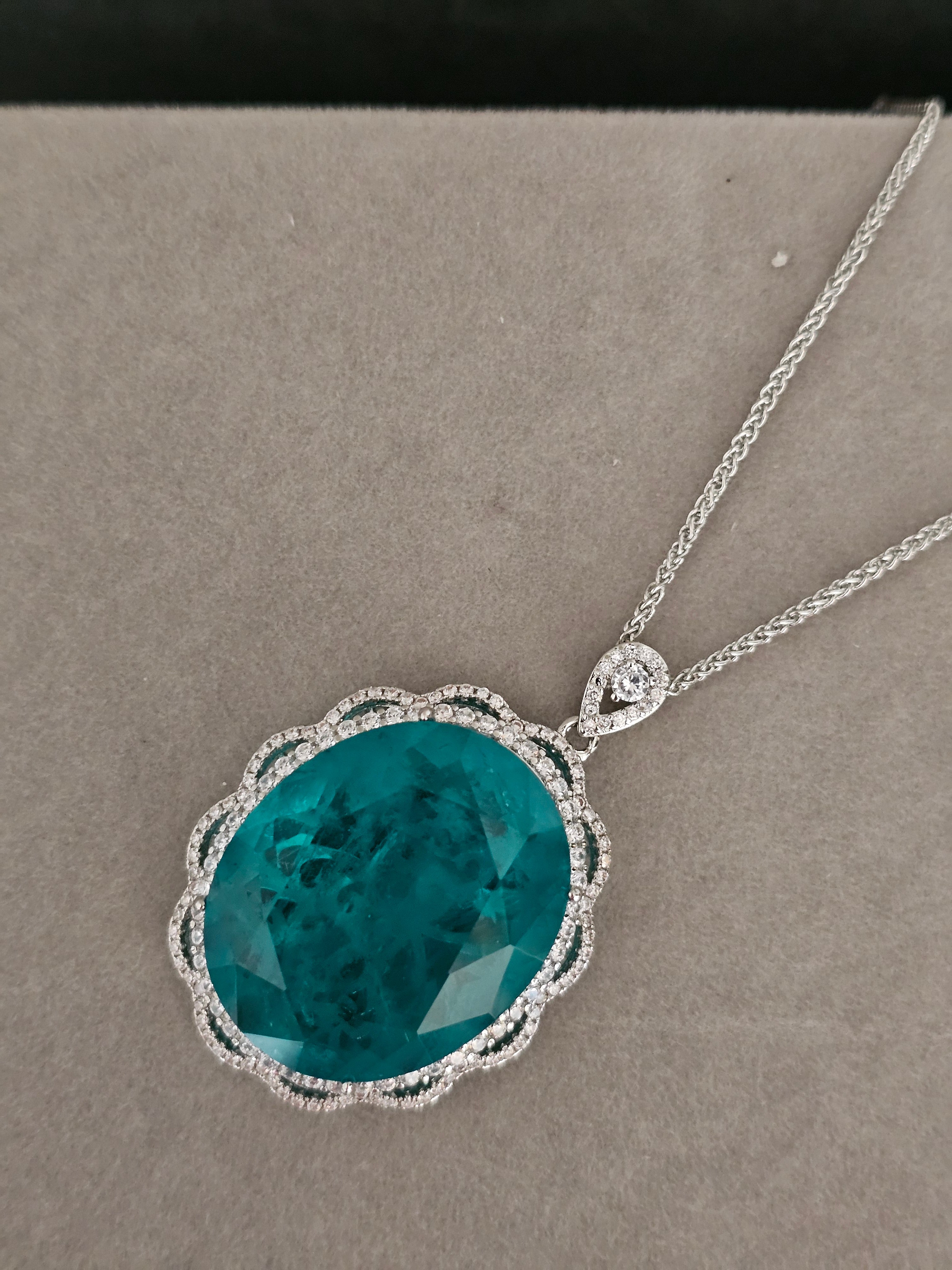 Sea blue sworaski pendant necklace ( high quality)