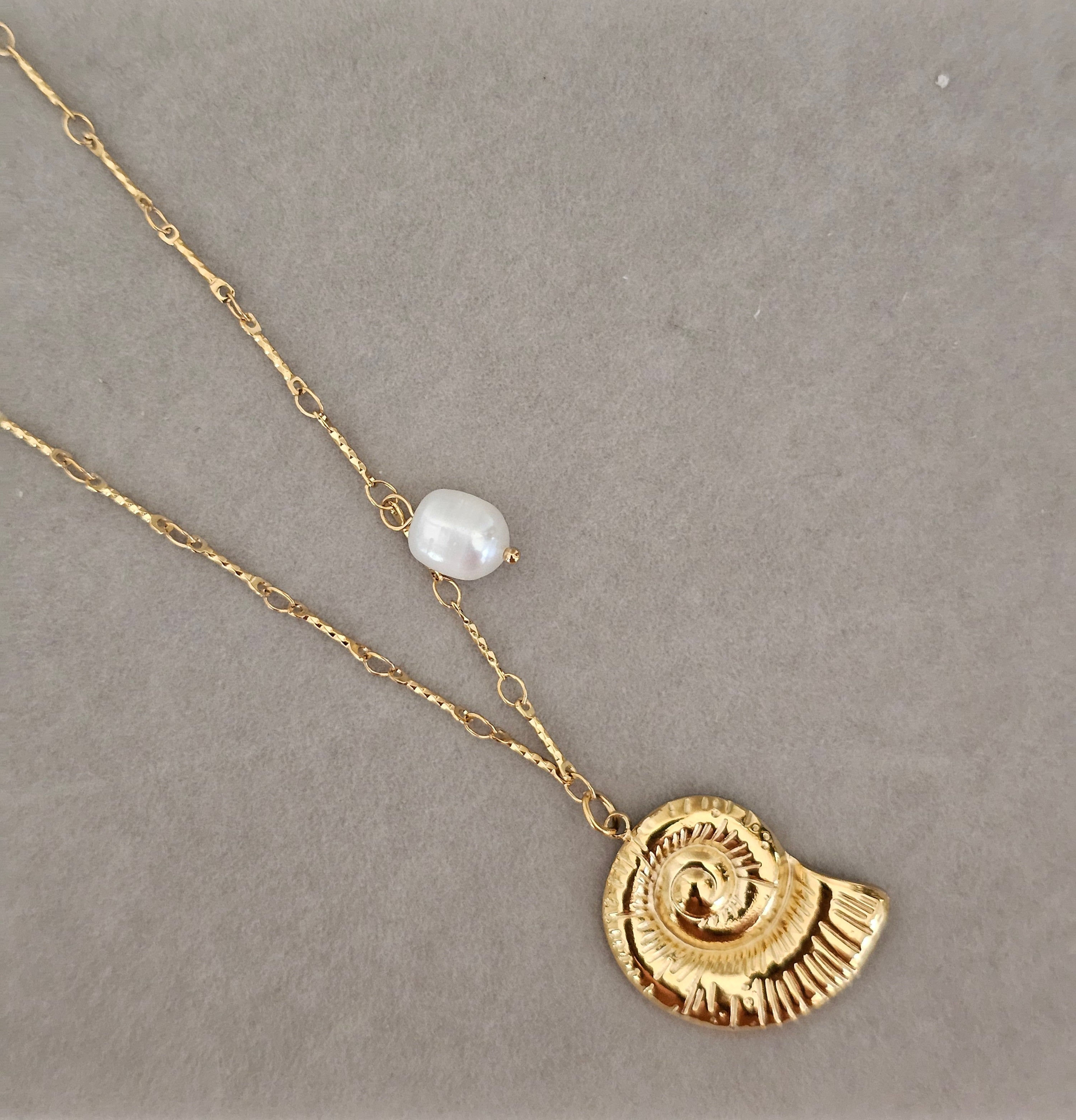 Snail / pearl necklace