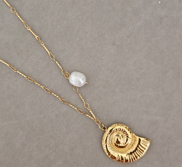 Snail / pearl necklace