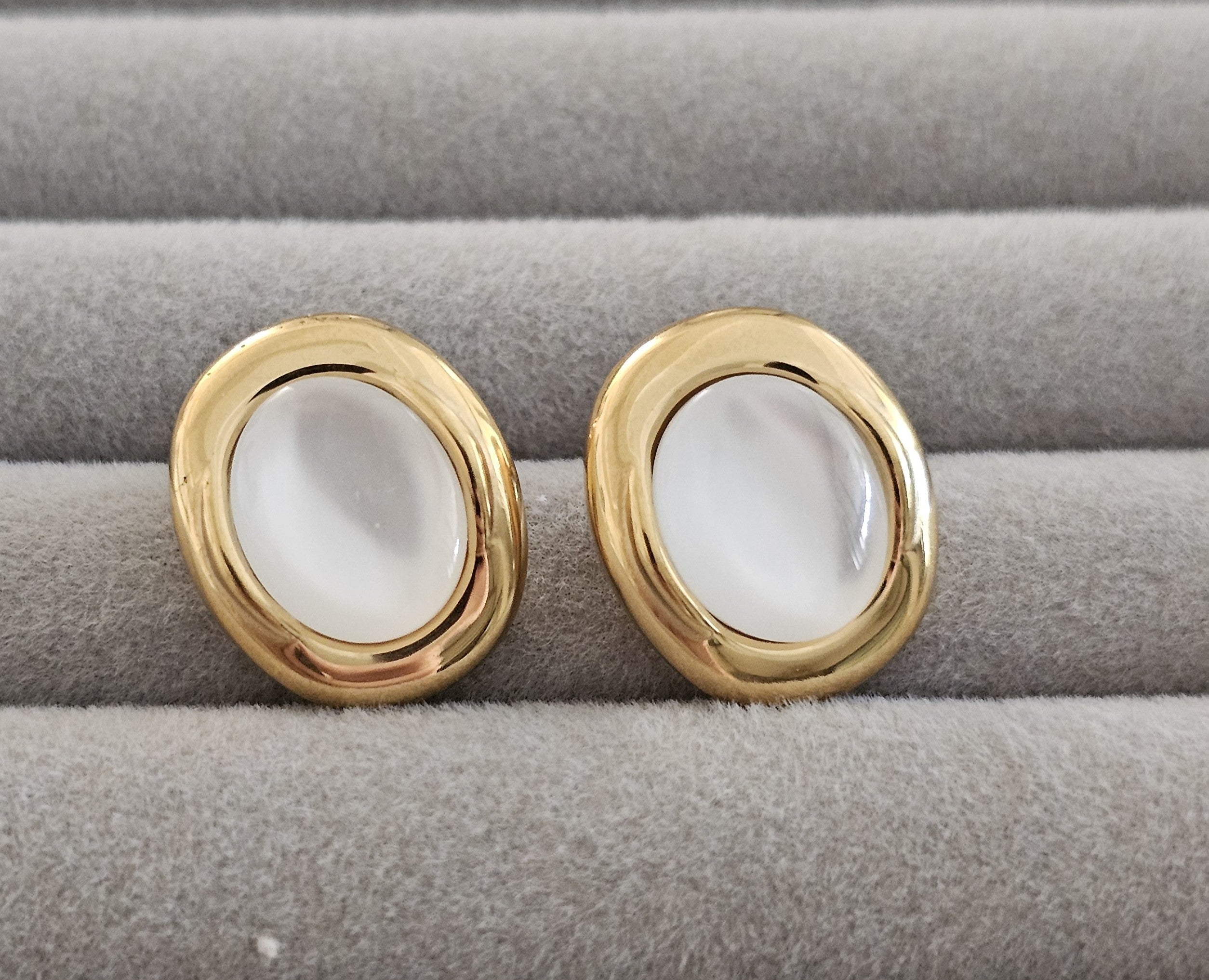 Oval Chunky pearl tops