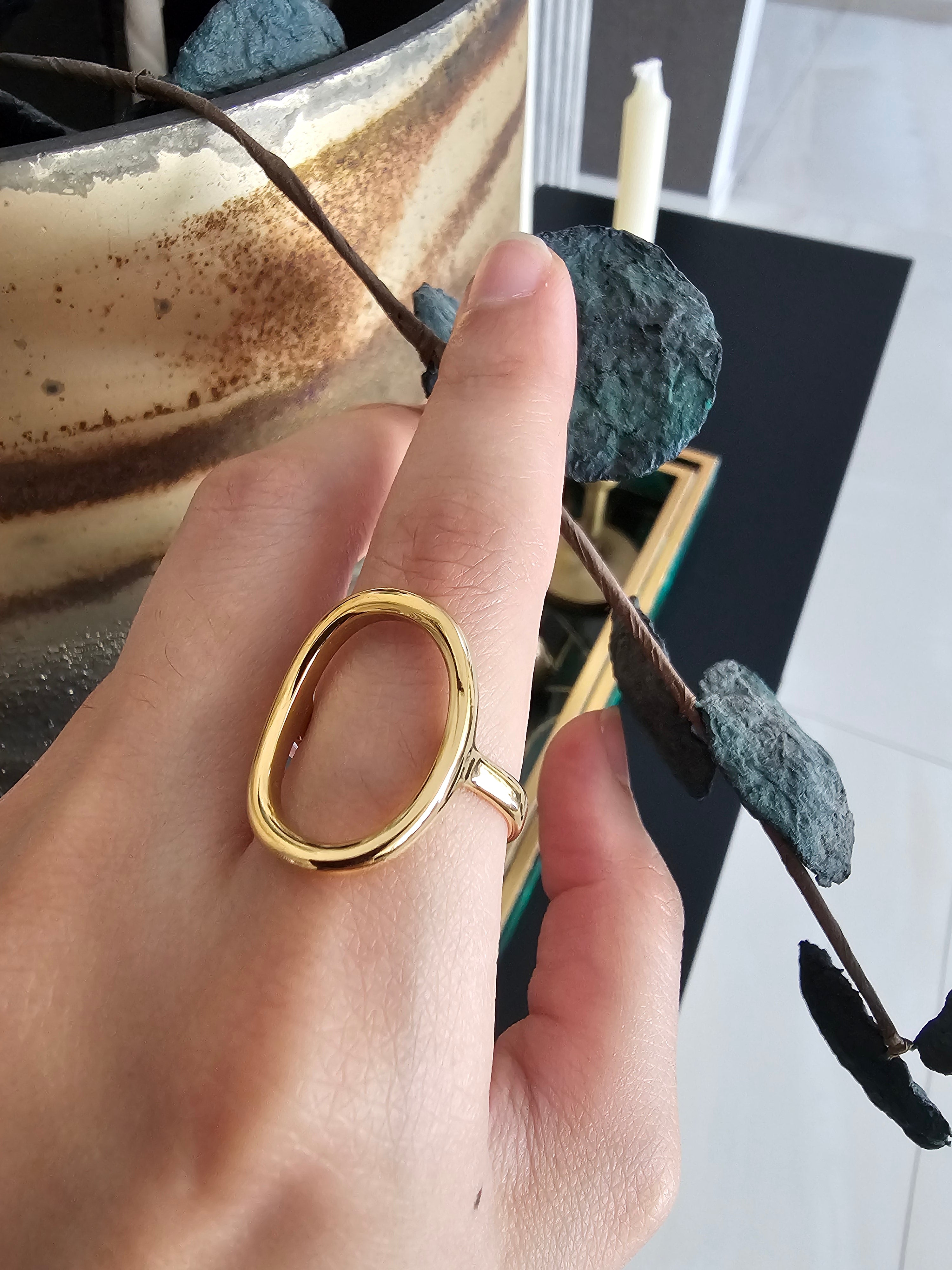 Hollow ring