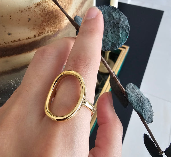 Hollow ring