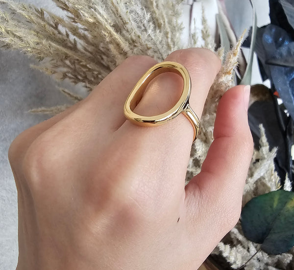 Hollow ring