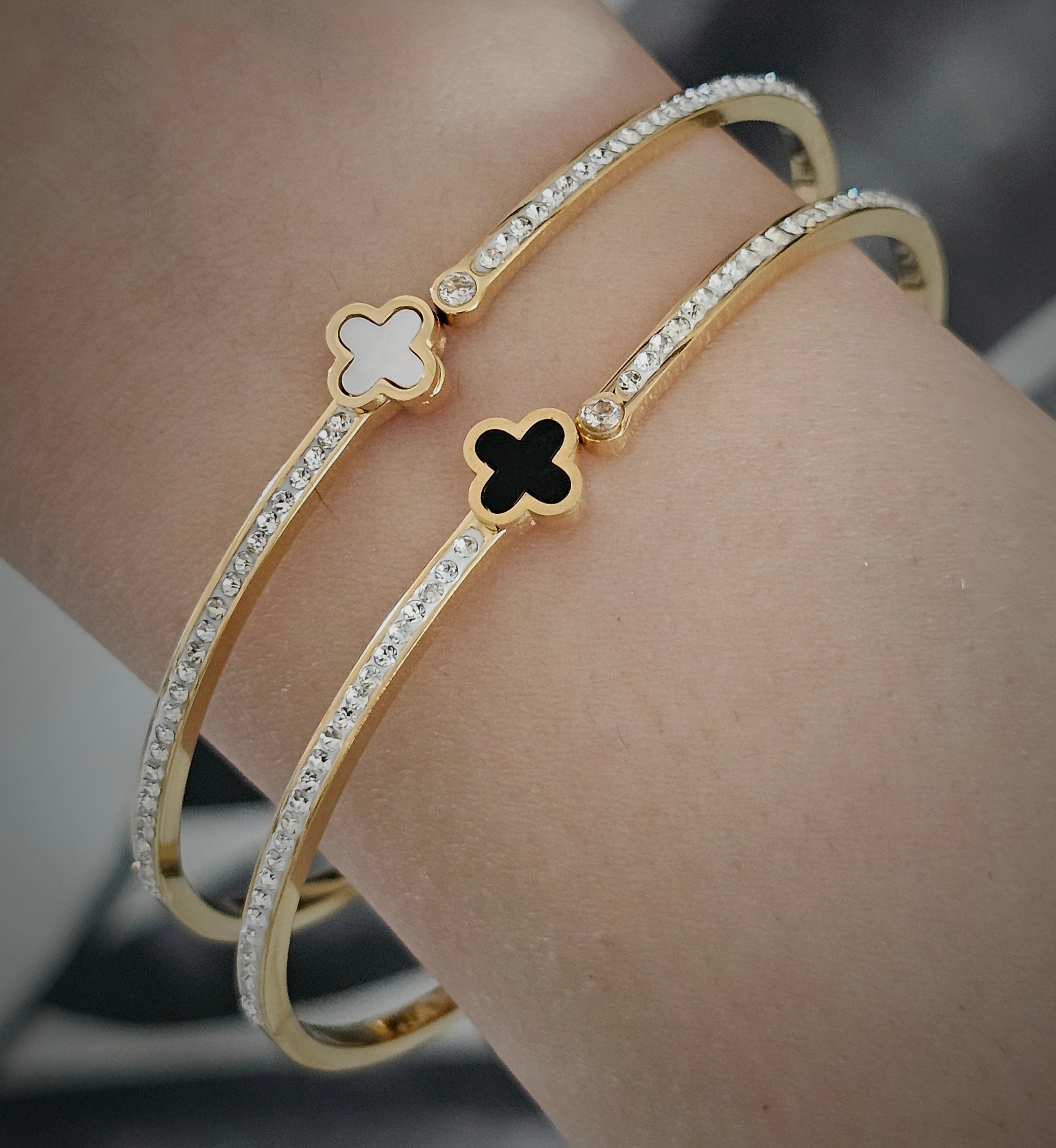 Zircon clover bangle