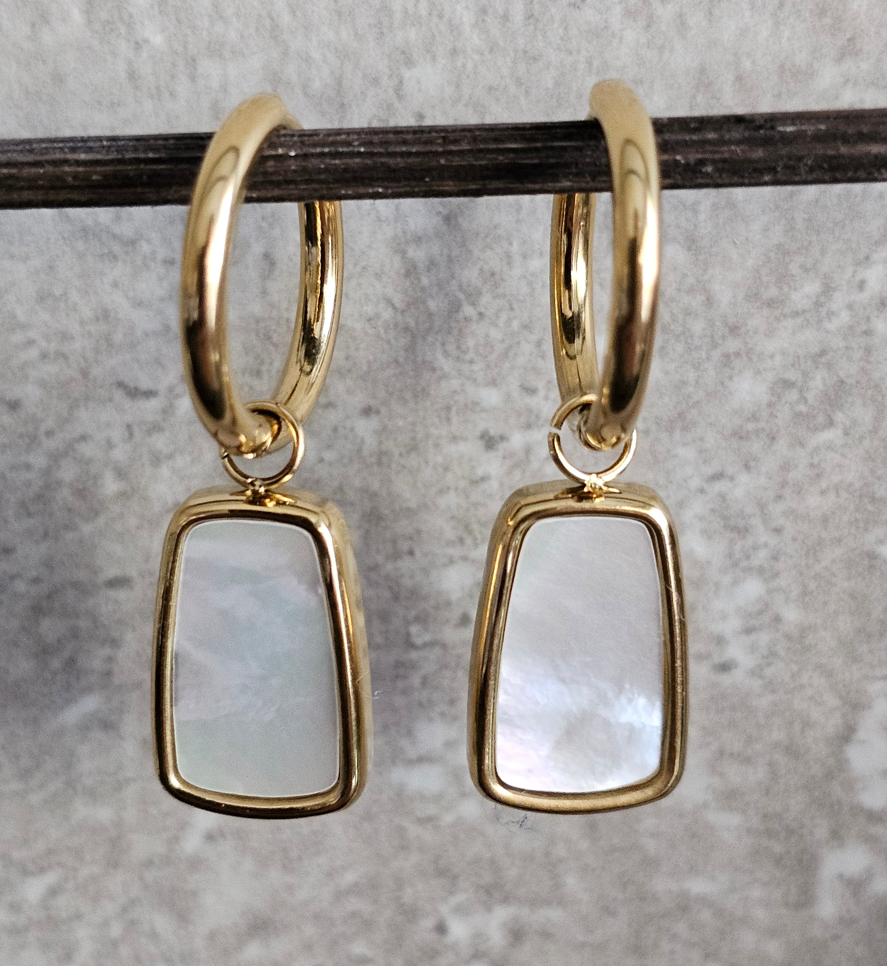 Pearl square hoops