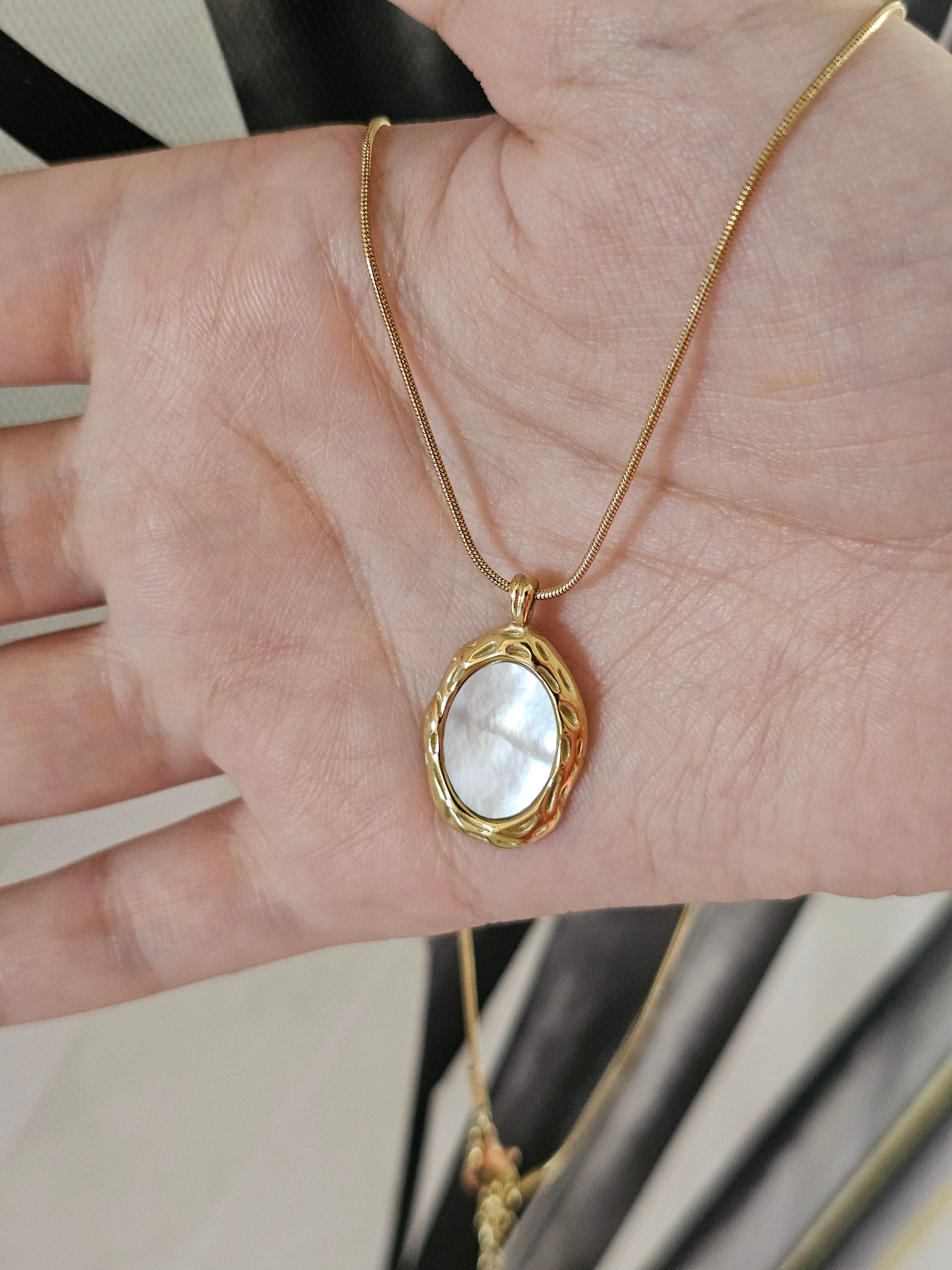 Oval mirror style necklace