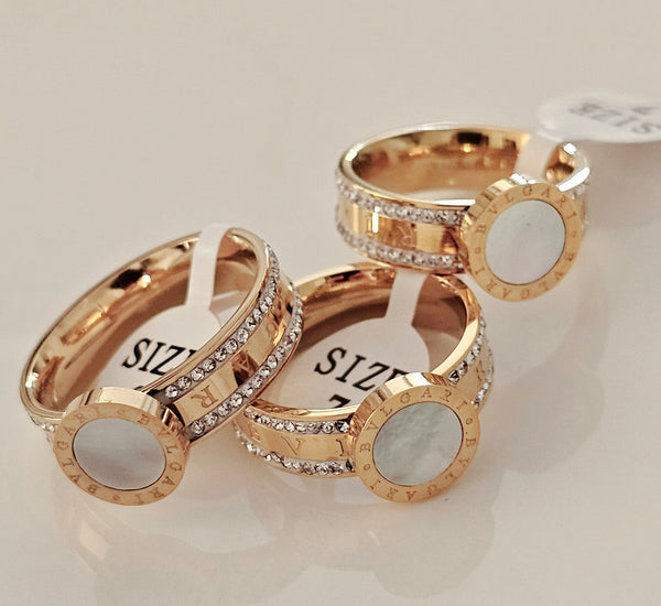 Bvlgari ring with m/pearl