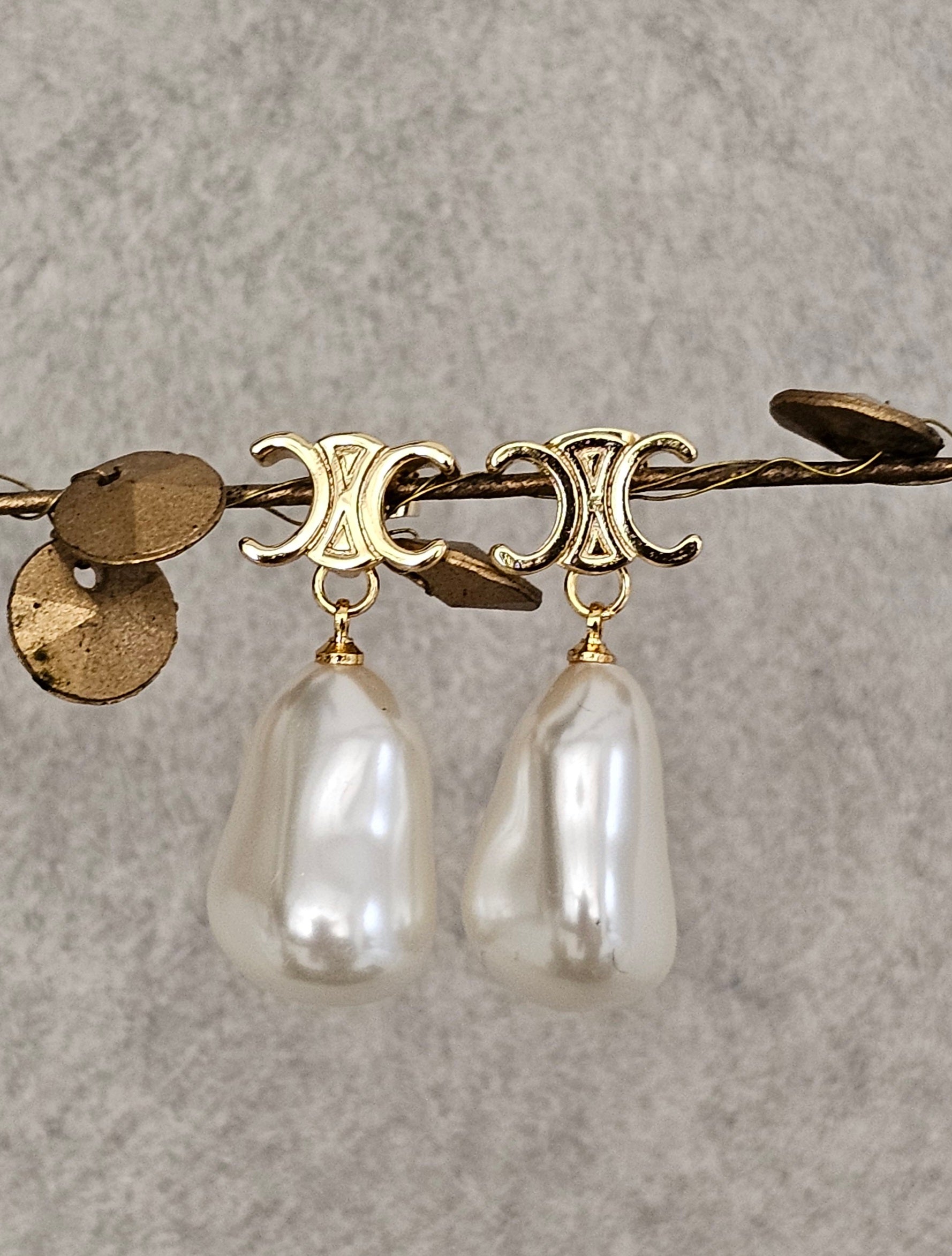 Pearl drop earrings