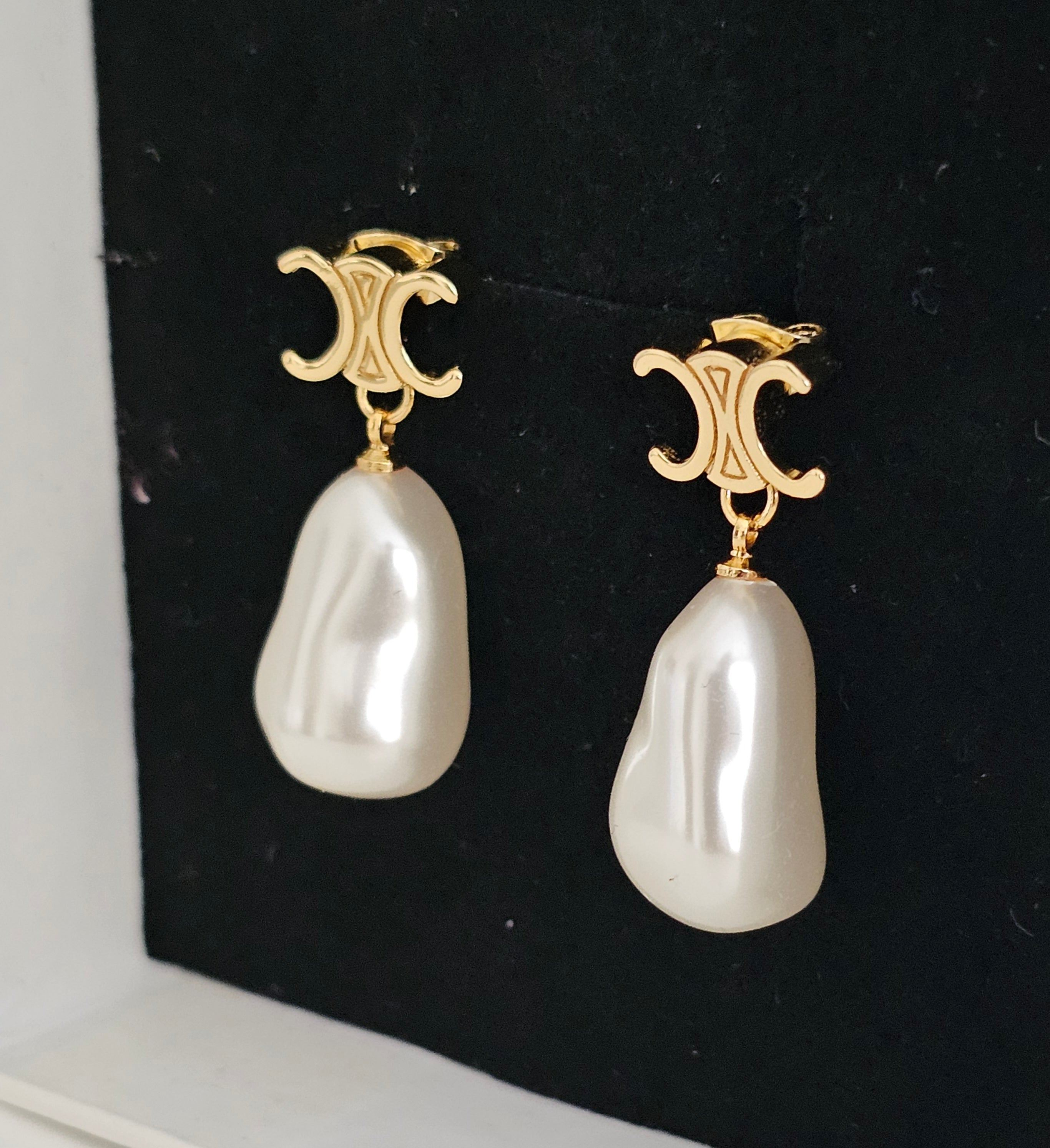 Pearl drop earrings