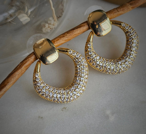 Hollow earrings with shiny top