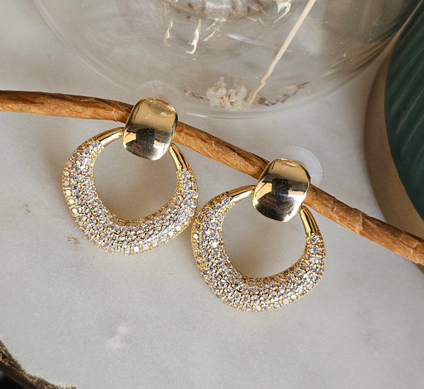 Hollow earrings with shiny top