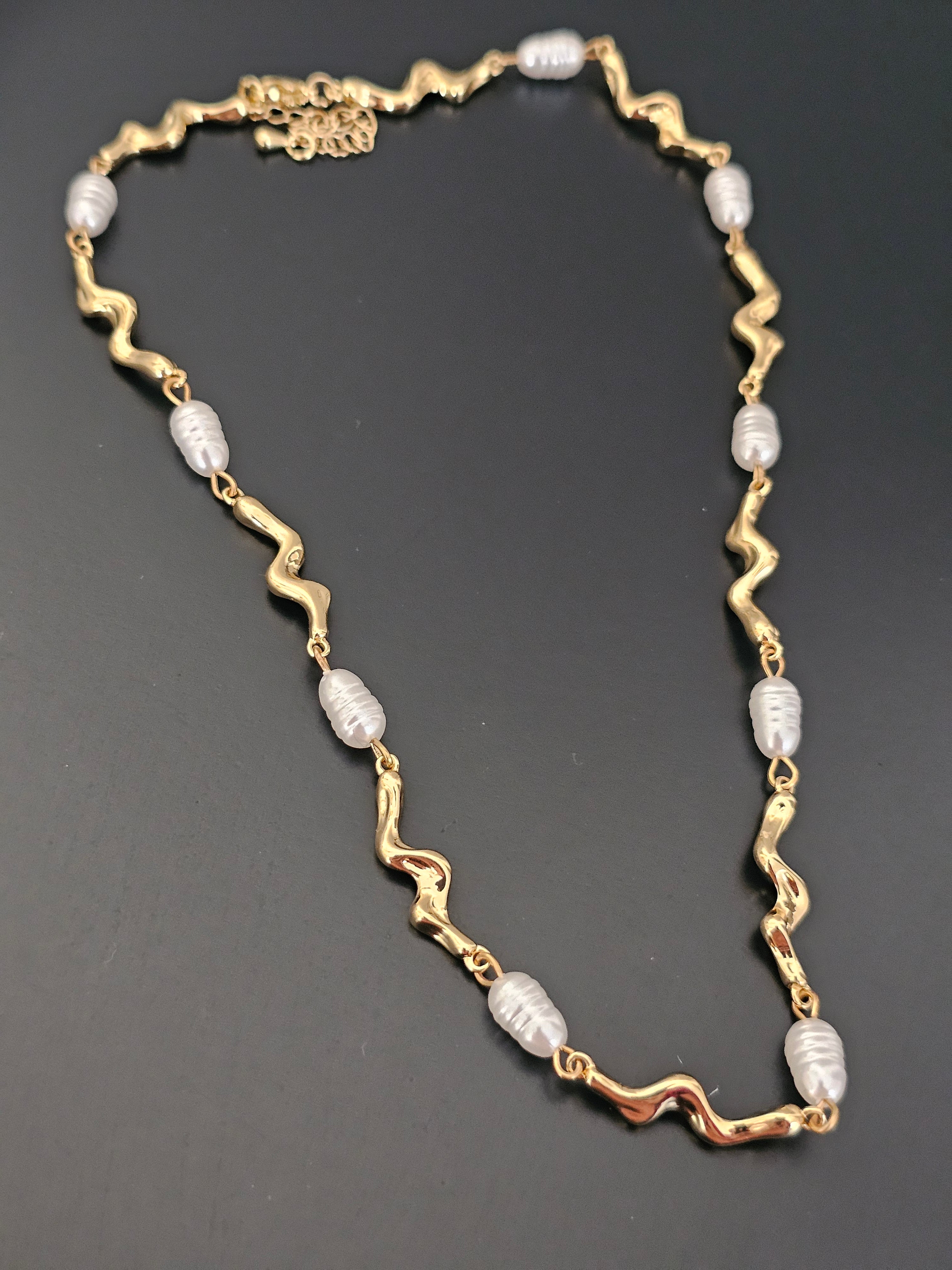 Zig zag pearl necklace