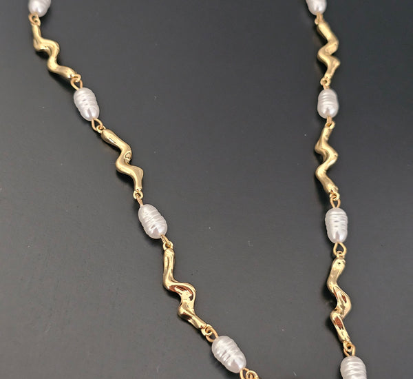 Zig zag pearl necklace