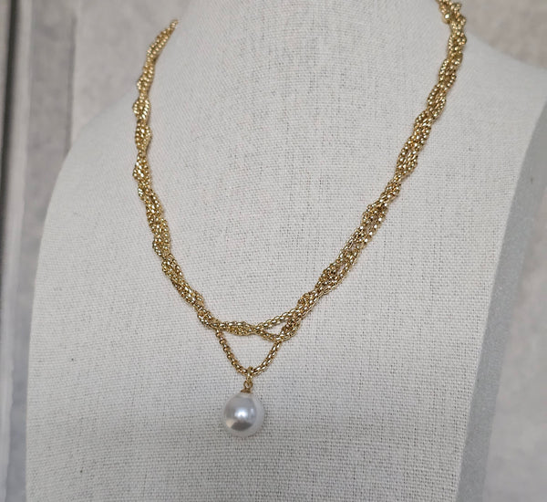 Twisted necklace with pearl