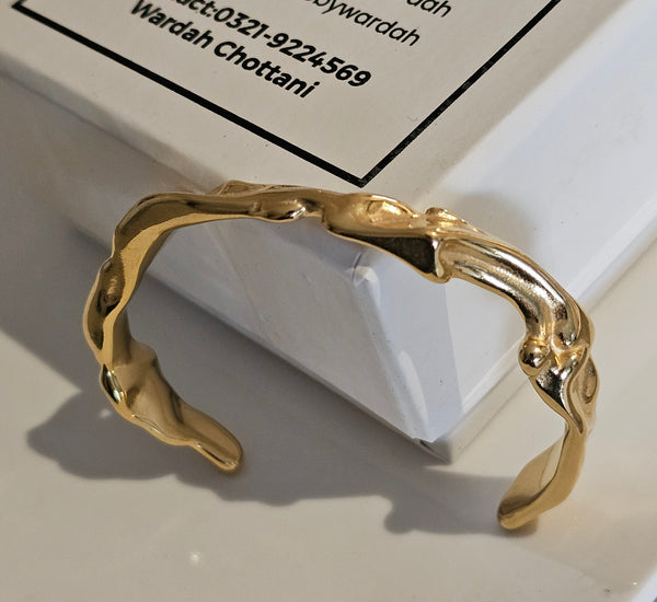 Uneven cuff bangle