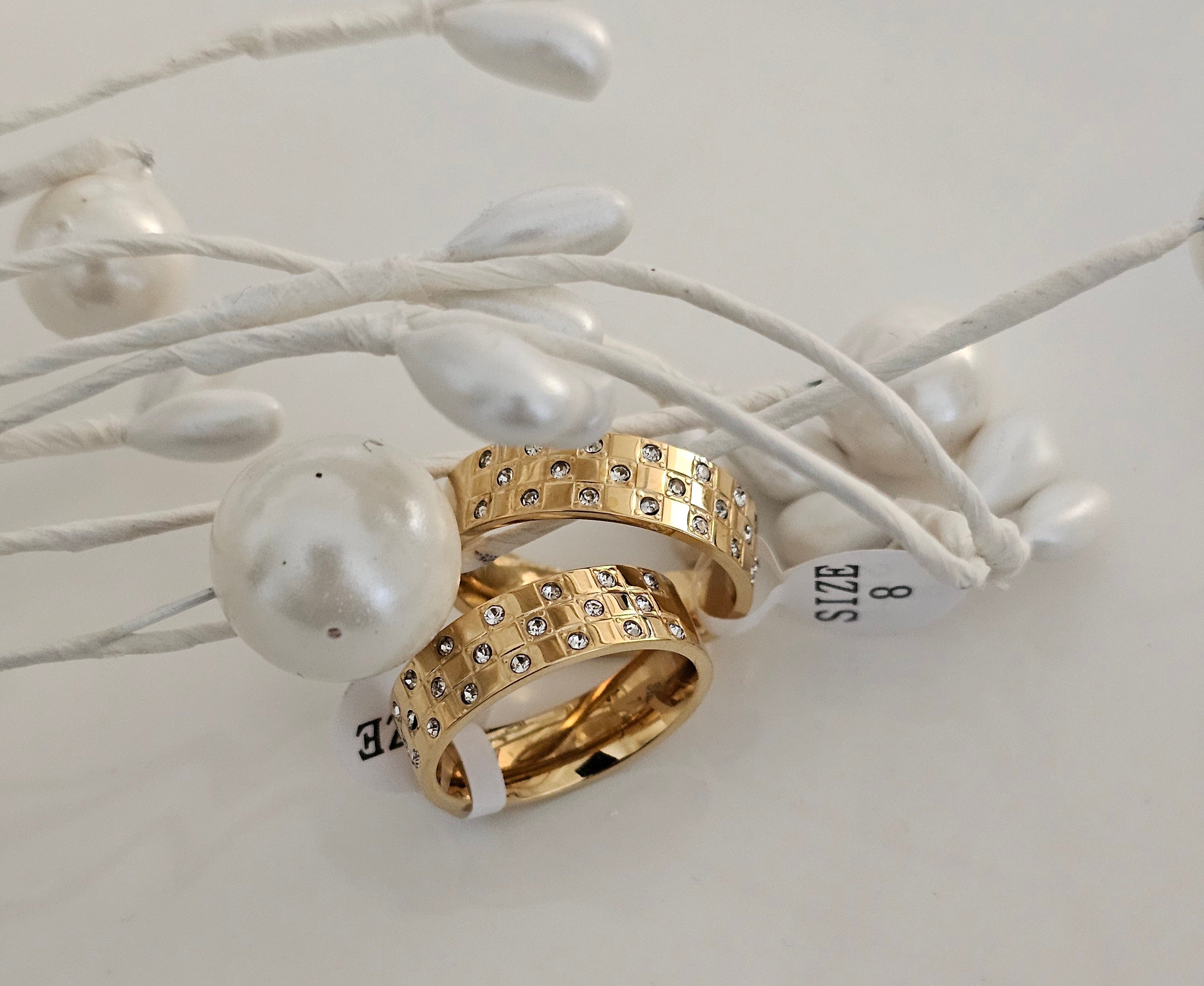 Chatai ring with zircons