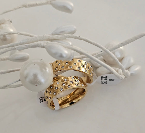 Chatai ring with zircons