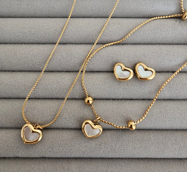 Small heart pearl necklace