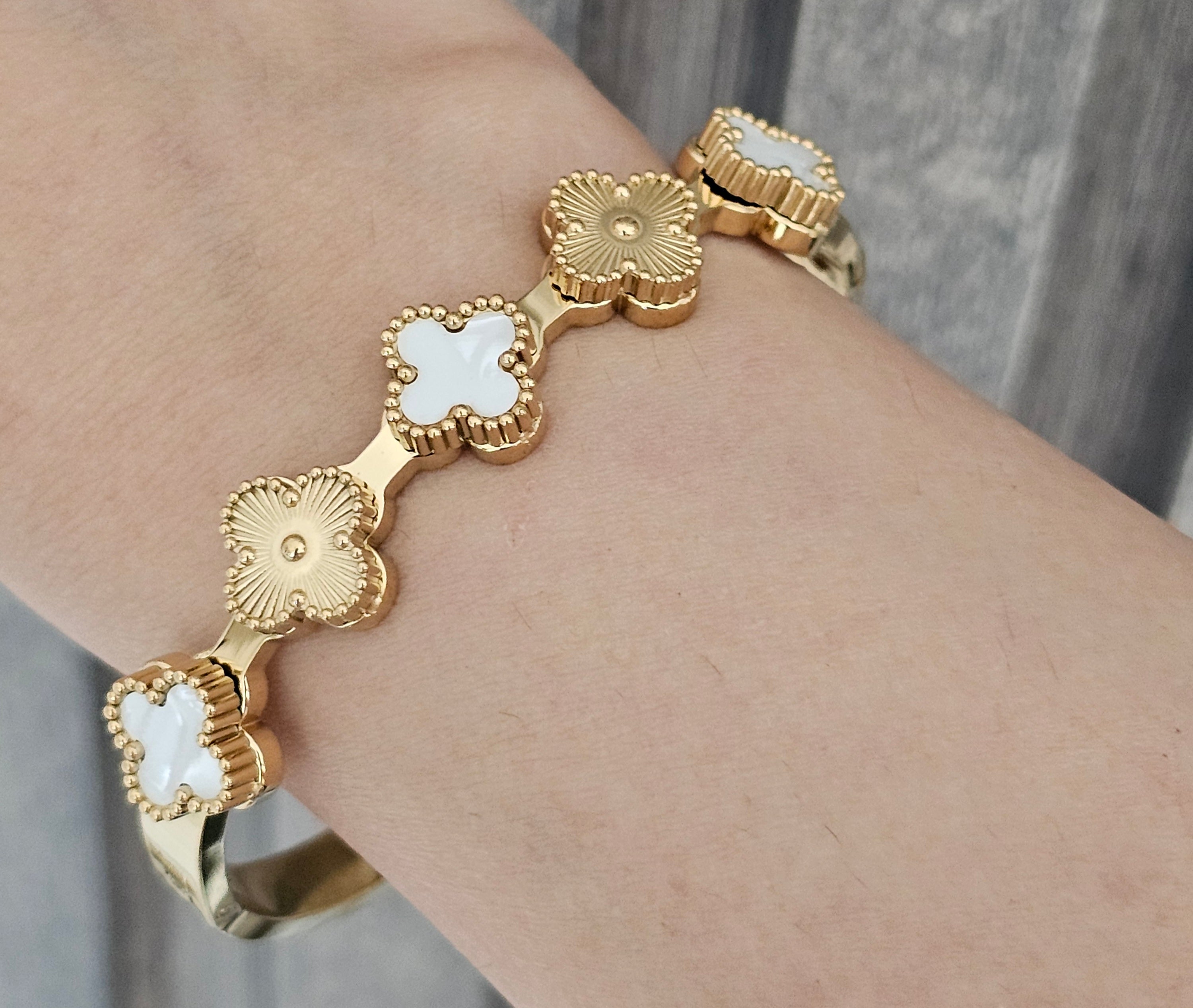 Five clover/pearl bangle