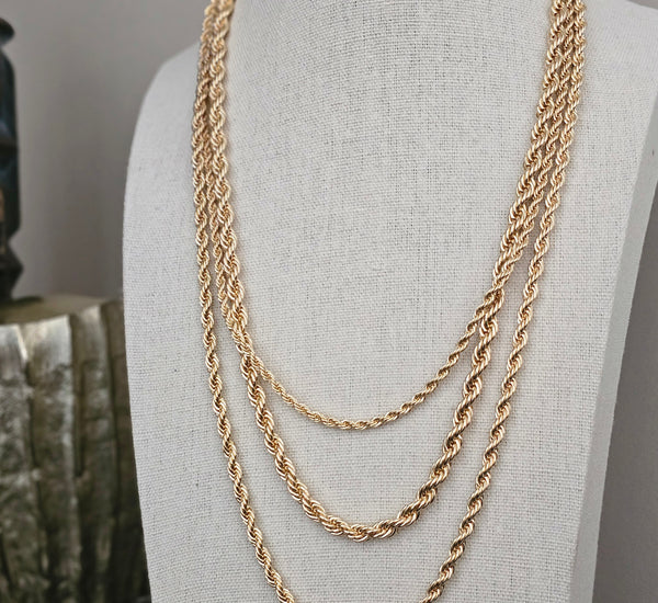 3 lined twisted chain necklace