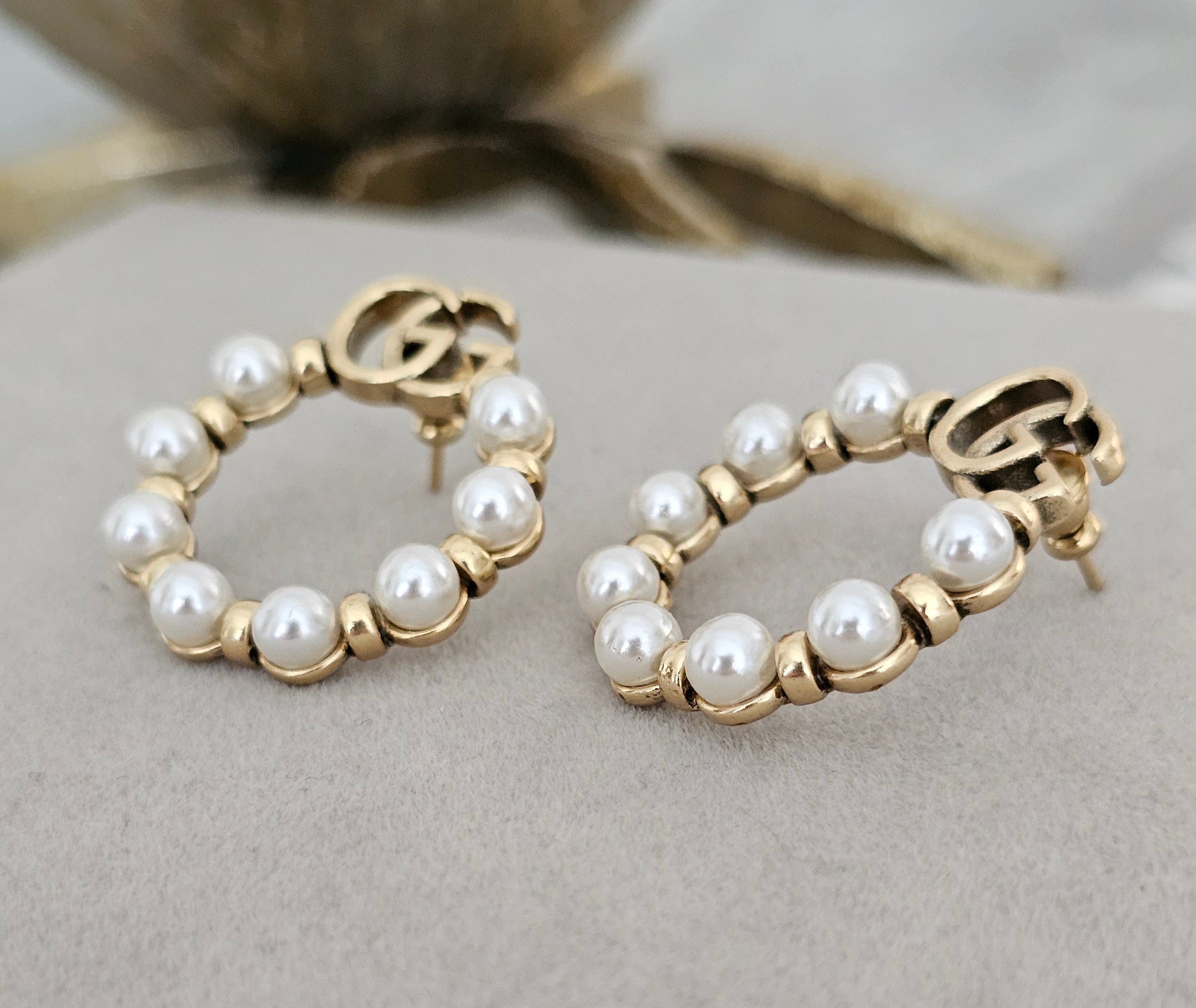 Gucci pearl gold round earings