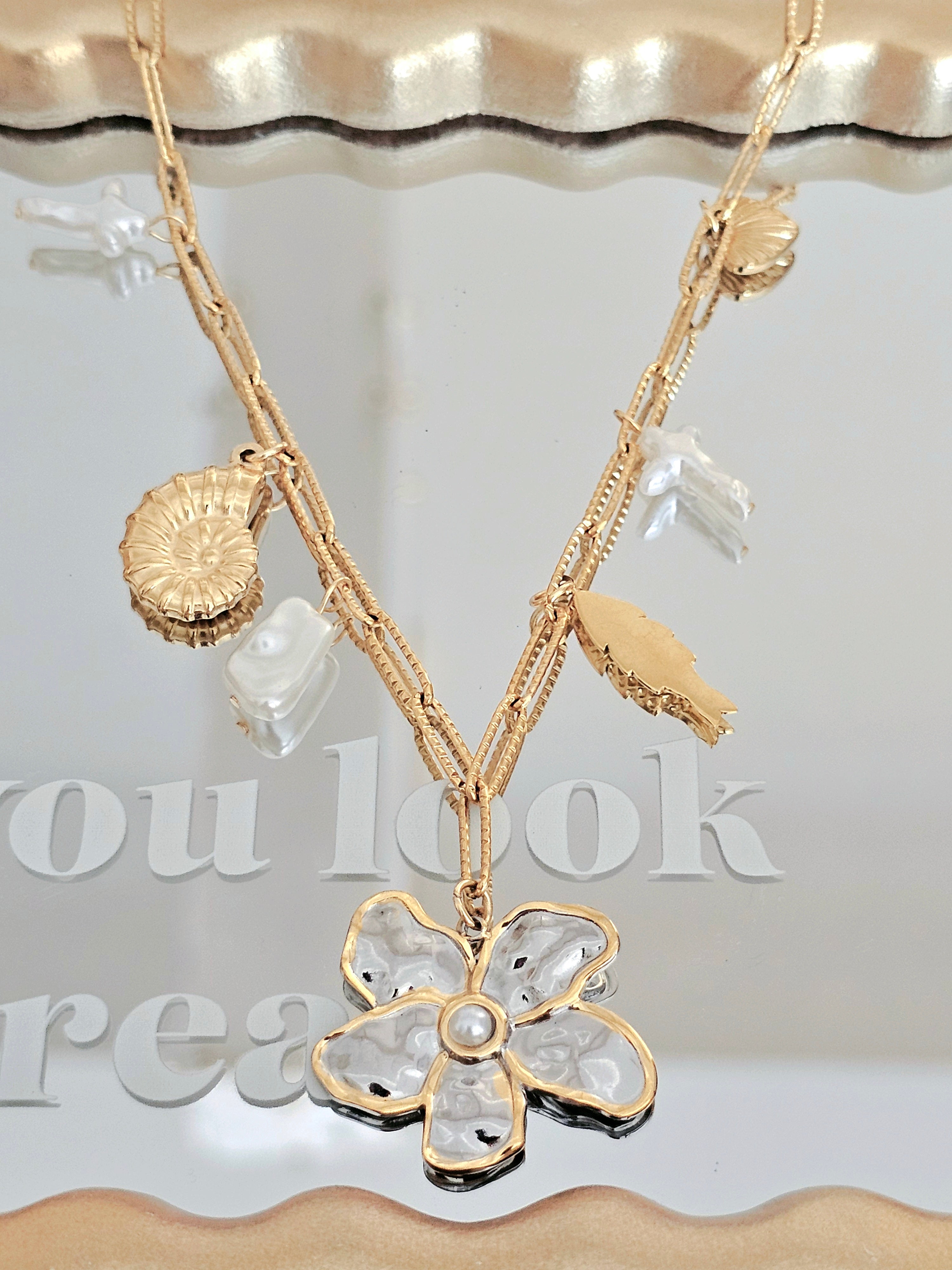 Flower metal necklace