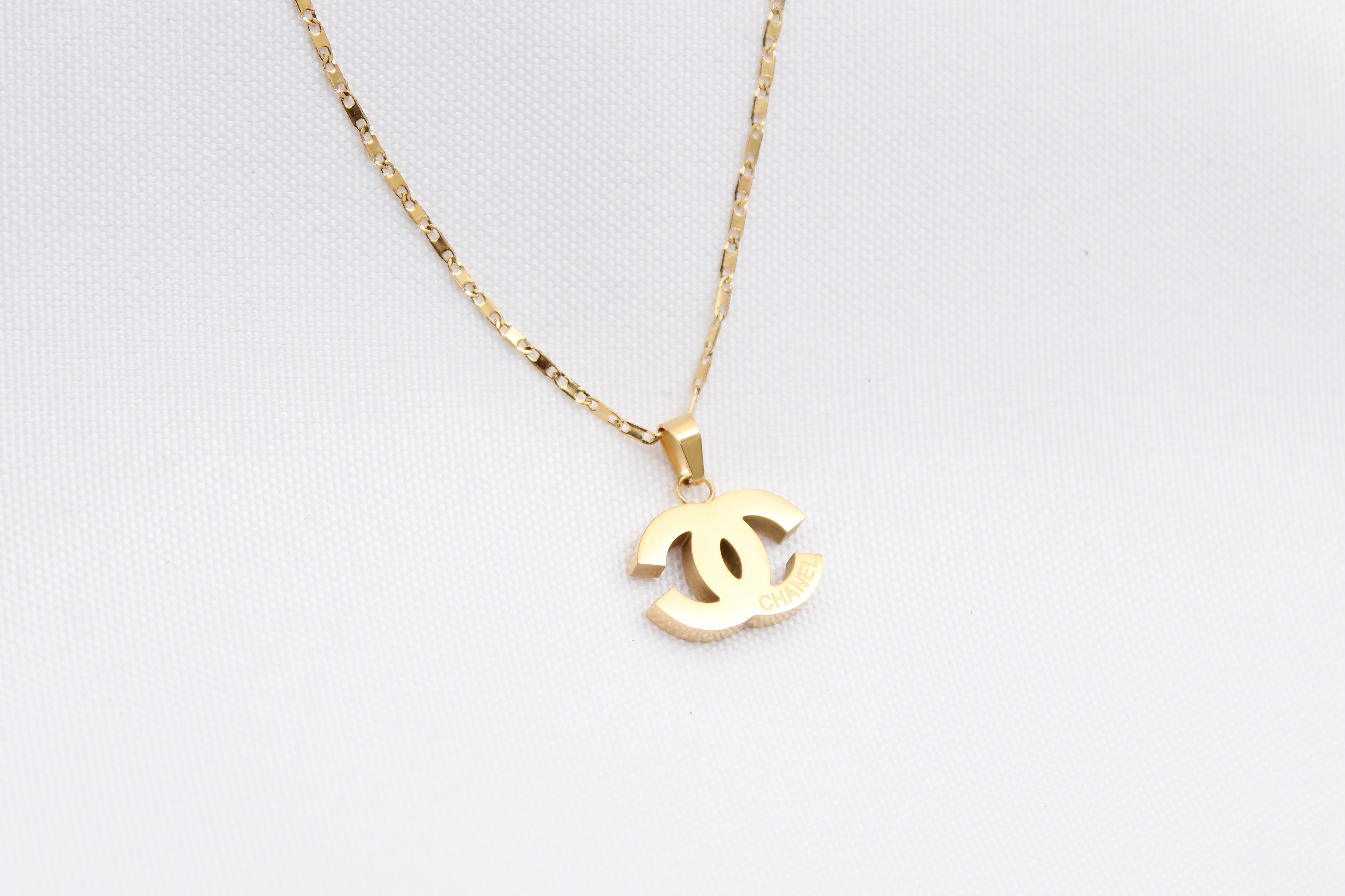 14k gold chanel online pendant